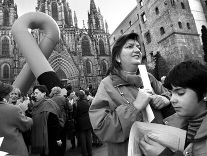 Reunión en la plaza de la Catedral de Barcelona con motivo del Día internacional para la eliminación del maltrato a mujeres.