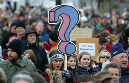 Manifestaciones pac&iacute;ficas en los alrededores del Parlamento de Islande, en enero de 2009. 