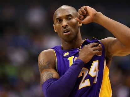 Kobe Bryant saca sus garras