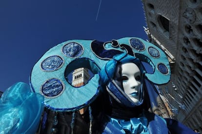 El concurso para elegir la mejor máscara tradicional tiene lugar en la Plaza de San Marcos.