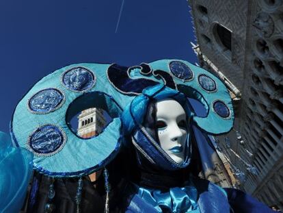 El concurso para elegir la mejor máscara tradicional tiene lugar en la Plaza de San Marcos.