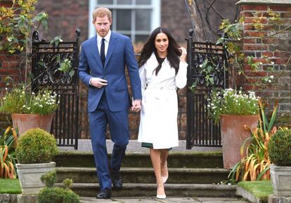 El príncipe Enrique y Meghan Markle durante el anunico de su compromiso el 27 de noviembre.