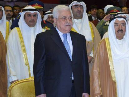 Abbas con el emir de Kuwait el 12 de noviembre pasado.