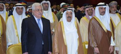 Abbas con el emir de Kuwait el 12 de noviembre pasado.