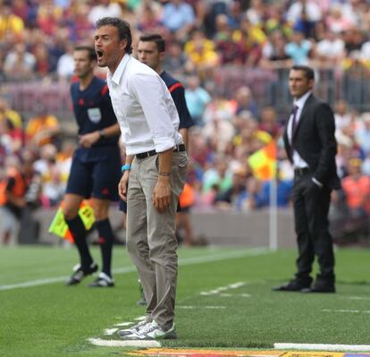 Luis Enrique da instrucciones en un momento del partido contra el Athletic.