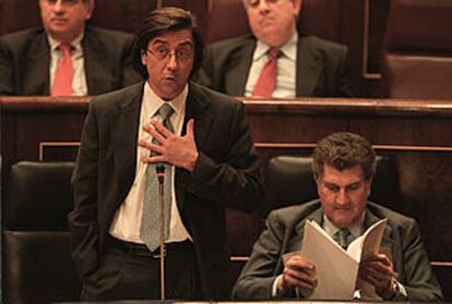 Pío Cabanillas, durante su intervención, ayer, en el pleno del Congreso.