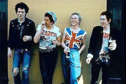 La legendaria banda británica Sex Pistols, en una foto histórica de promoción.