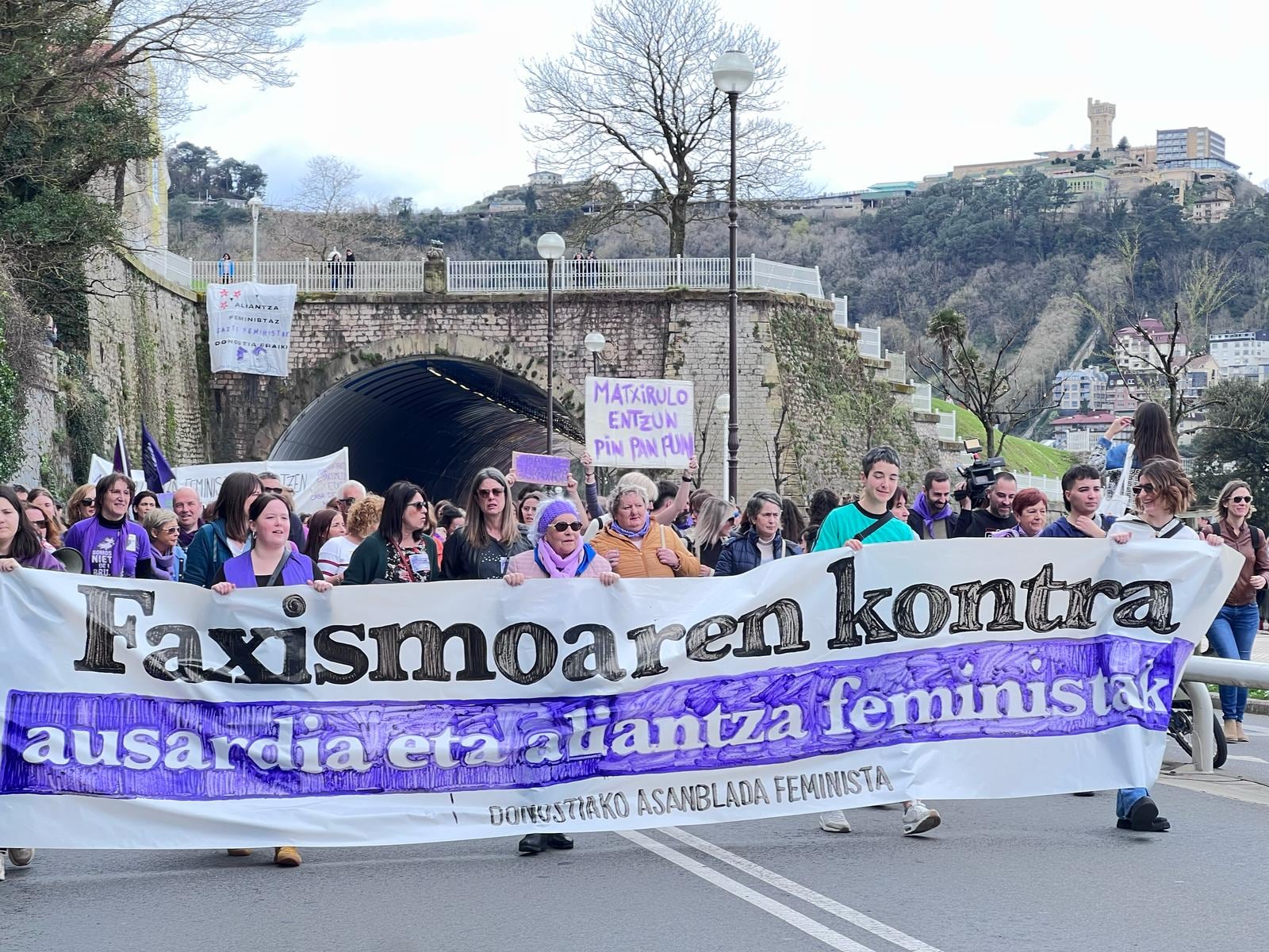 El 8M grita en San Sebastián contra el fascismo y la extrema derecha