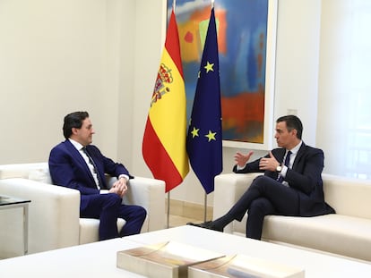 Darío Gil, director de IBM Research, y Pedro Sánchez, durante la reunión de esta mañana en La Moncloa.