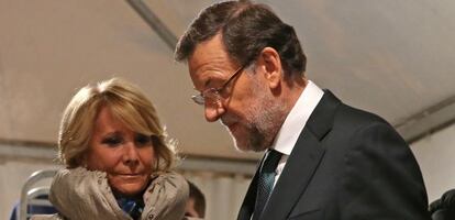 Aguirre y Rajoy en la cena de Navidad con militantes que el Partido Popular de Madrid celebró en Collado Villalba, Madrid.