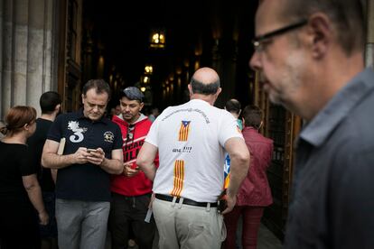 Entrada d'un col·legi electoral de Barcelona.