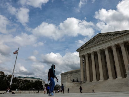 Visitors walk in front of the United States Supreme Court building in Washington, U.S., September 22, 2023.