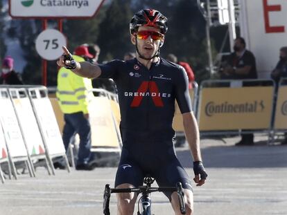 Adam Yates se impone en la cima de Vallter 2000.