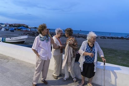 Un grupo de mujeres españolas que llegaron en los primeros barcos a México, en el Puerto de Veracruz.