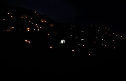 Una vigilia nocturna en las cuevas colindantes al monasterio griego ortodoxo de St. Sabba, con vistas al valle de Kidron (Cisjordania), al sur de Belén. El monasterio fue fundado por un sacerdote griegoen el 483 dC. El complejo también alberga a unos 20 monjes y está considerado como uno de los monasterios habitados más antiguos del mundo, manteniendo muchas de sus tradiciones.