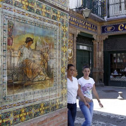 Cerámicas en la calle del Callao, en el barrio sevillano de Triana