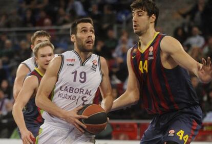 San Emeterio, ante Tomic. 