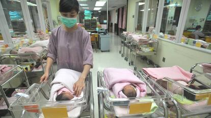 Bebés recién nacidos en un hospital en Taipéi, Taiwán.