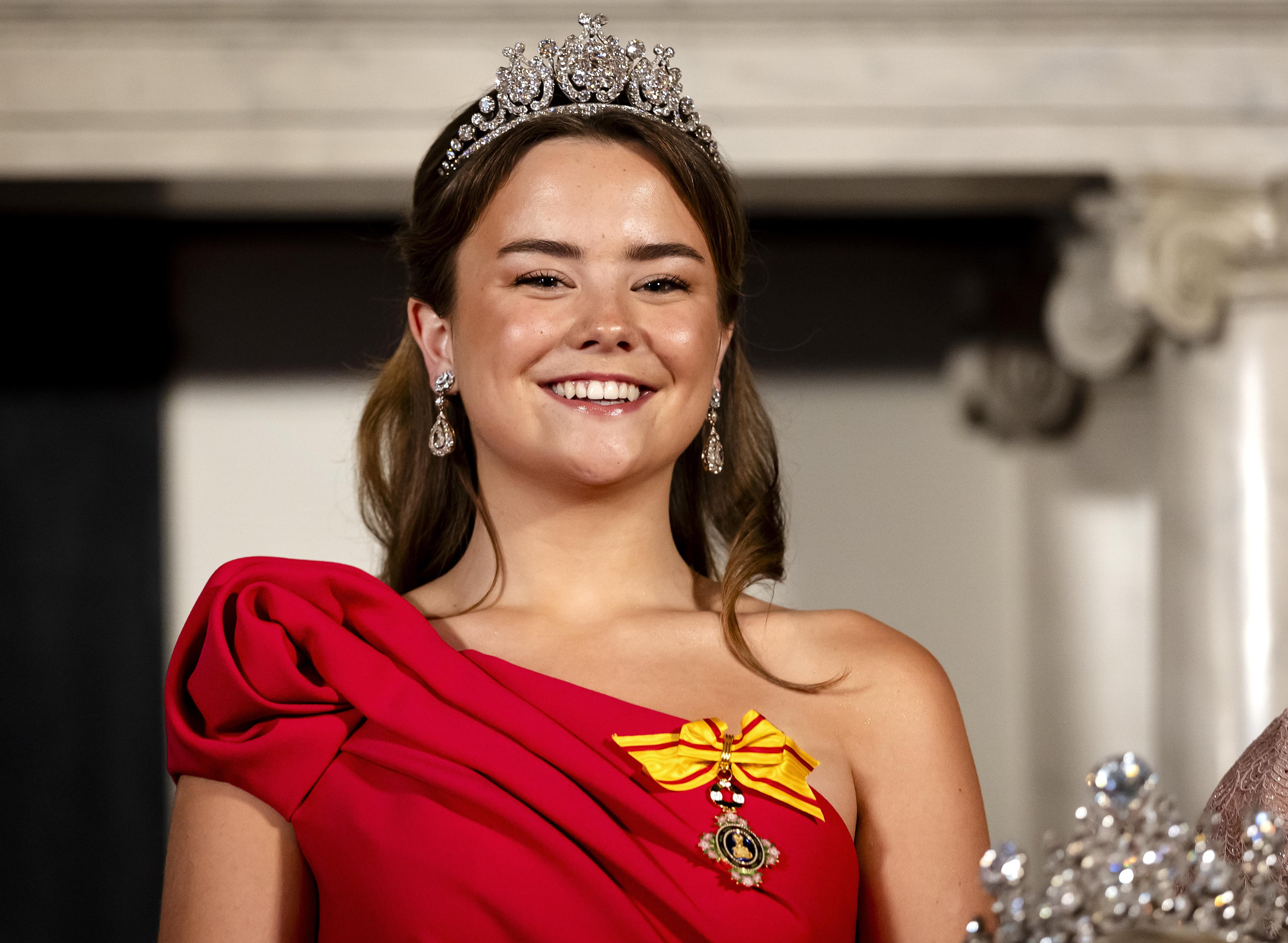 La princesa Ariane de los Países Bajos hace su debut en una cena de gala y luce su primera tiara