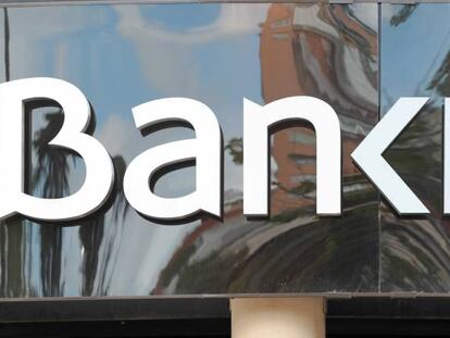 Logotipo de Bankia en una oficina