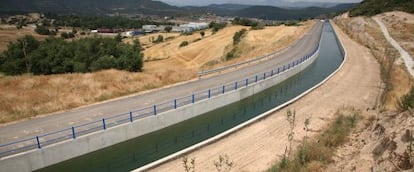 El canal Segarra-Garrigues a su paso por las cercanías de Ponts (Noguera), Lleida.