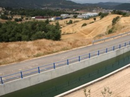 El canal Segarra-Garrigues a su paso por las cercanías de Ponts (Noguera), Lleida.