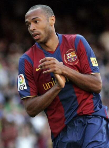 Henry durante un partido con el Barça