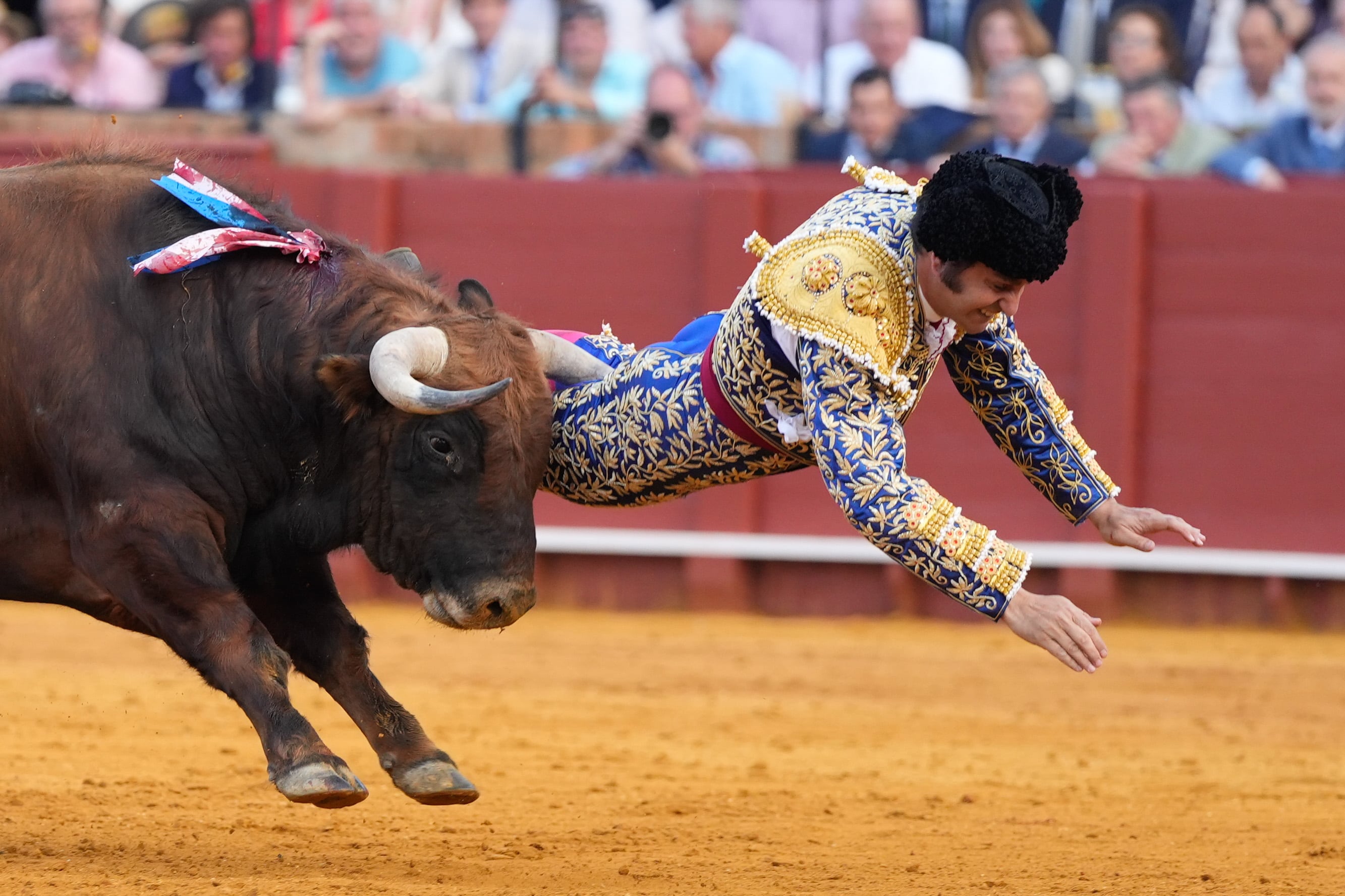 Morante de la Puebla, cogido por el cuarto toro de la corrida en La Maestranza