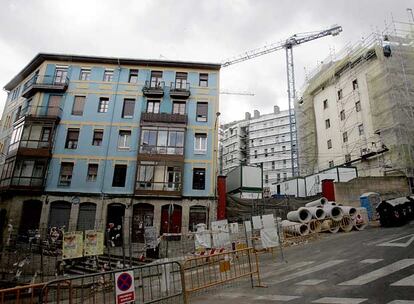 Operacin de rehabilitacin integral de viviendas en el barrio de Bilbao la Vieja.