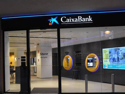 La banca recorta un 4% su plantilla y un 10% sus oficinas en España en el primer semestre