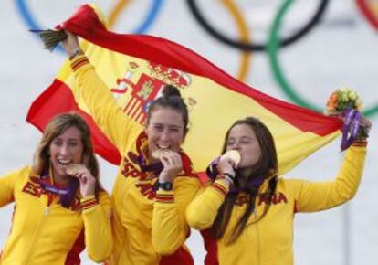 Pumariega, Echegoyen y Toro, con el oro olímpico.