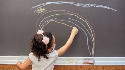 Ua nena a l'escola Vila-roma de Palamós.