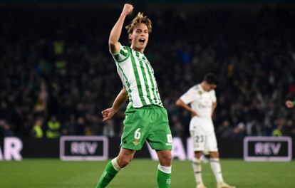 Sergio Canales, durante el partido entre Betis y Real Madrid en el Benito Villamarín.