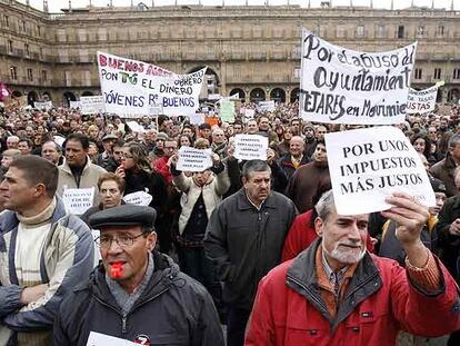 Vecinos de Salamanca en manifestación de protesta contra la subida municipal de impuestos.