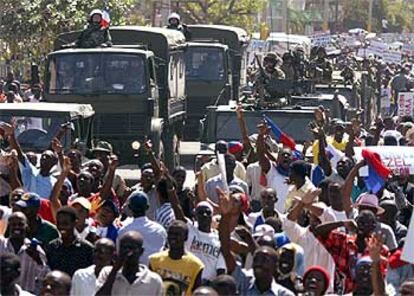 Marcha de la oposición, ayer, en Puerto Príncipe en la que se registró un muerto.