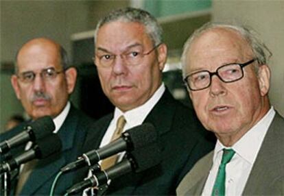 ElBaradei, Powell y Blix (de izq. a drcha.), tras su reunión de hoy.