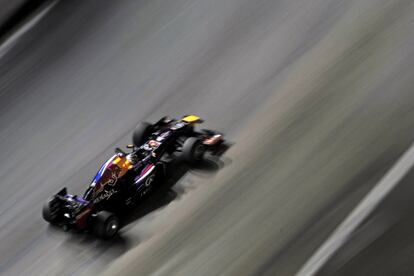 Vettel rueda por el circuito de Marina Bay.