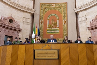 El Presidente del Parlamento andaluz, Jesús Aguirre, da comienzo a la sesión de este miércoles en Sevilla.