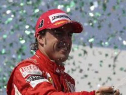 Fernando Alonso, tercero en Brasil, sigue líder a falta de una carrera