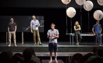 Escena de 'Un enemigo del pueblo', dirigida por Álex Rigola en el teatro Kamikaze.