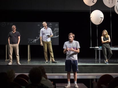 Escena de 'Un enemigo del pueblo', dirigida por Álex Rigola en el teatro Kamikaze.