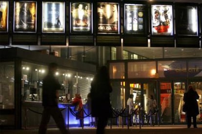 Cartelera de un cine de Madrid, ayer.