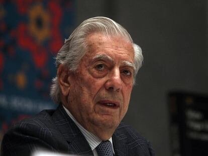 Mario Vargas Llosa, en la presentación de Cinco esquinas en la Feria Internacional del Libro de Guadalajara.