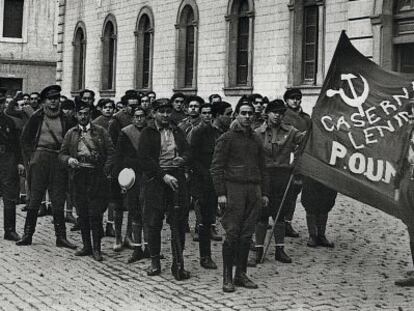 El escritor George Orwell (1) coincidió con el oficial de caballería Aurelio Quinto (2) en Barcelona en 1936.