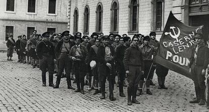 El escritor George Orwell (1) coincidió con el oficial de caballería Aurelio Quinto (2) en Barcelona en 1936.