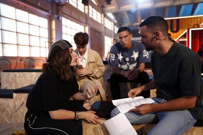 Los profesores y jurado de 'Fama', Carla Cervantes, Sandra Egido, Raymond Naval e Iker Carrera, preparan la gala.