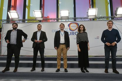 El presidente de la Región de Murcia, Fernando López Miras, el presidente de la Junta de Andalucía, Juanma Moreno, el presidente de la Junta de Castilla y León, Alfonso Fernández Mañueco, la presidenta de la Comunidad de Madrid, Isabel Díaz Ayuso, y el presidente de Galicia, Alberto Núñez Feijóo, durante XIV Congreso del PP de Castilla y León, celebrado este sábado en el Palacio de Exposiciones de León.