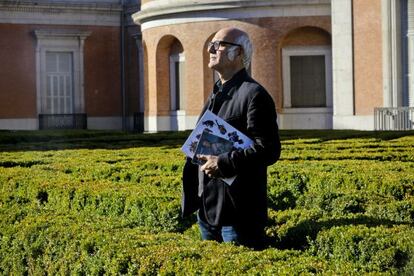 Ludovico Einaudi, pianista y compositor italiano, retratado en los alrededores del museo del Prado, Madrid, en 2015.