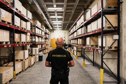 Cajas llenas de monedas en la sede de Prosegur en Vicálvaro (Madrid), el pasado jueves.