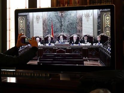 Un monitor de la sala de premsa durant la vista per les qüestions prèvies del judici del procés.